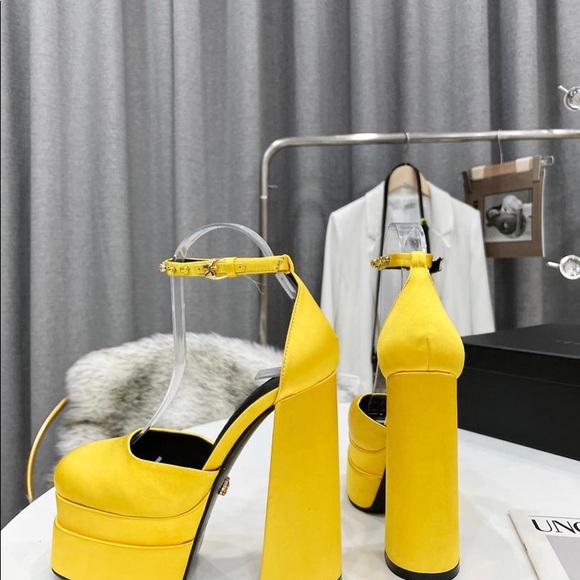 Yellow Platform Luxury size 8.5 Heels - Picture 2 of 11